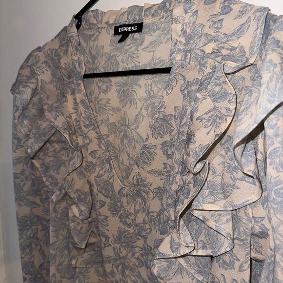 Express Ruffled Blouse - L - Picture 3 of 5